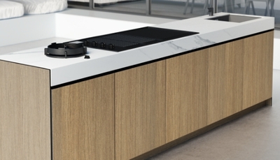 CUISINE D’EXTÉRIEUR BOIS BEIGE ET BLANC MARBRE